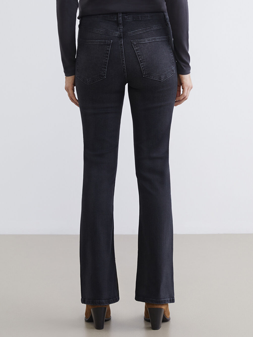 Siyah Flare Kadın Jean Pantolon-3