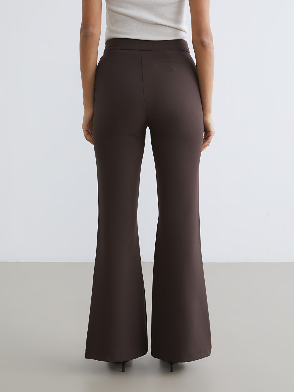 پانتۆڵ قاوه‌یی ژن-3