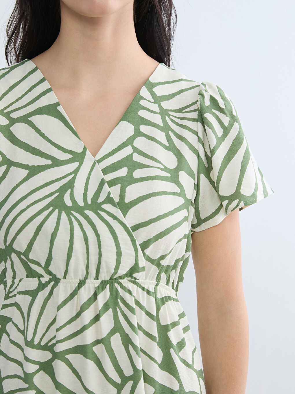 Yeşil Kruvaze Yaka Desenli Belden Oturtmalı Elbise-2