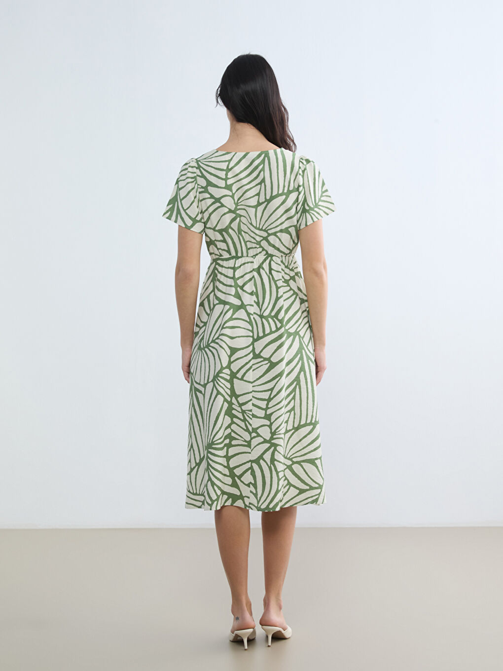 Yeşil Kruvaze Yaka Desenli Belden Oturtmalı Elbise-3