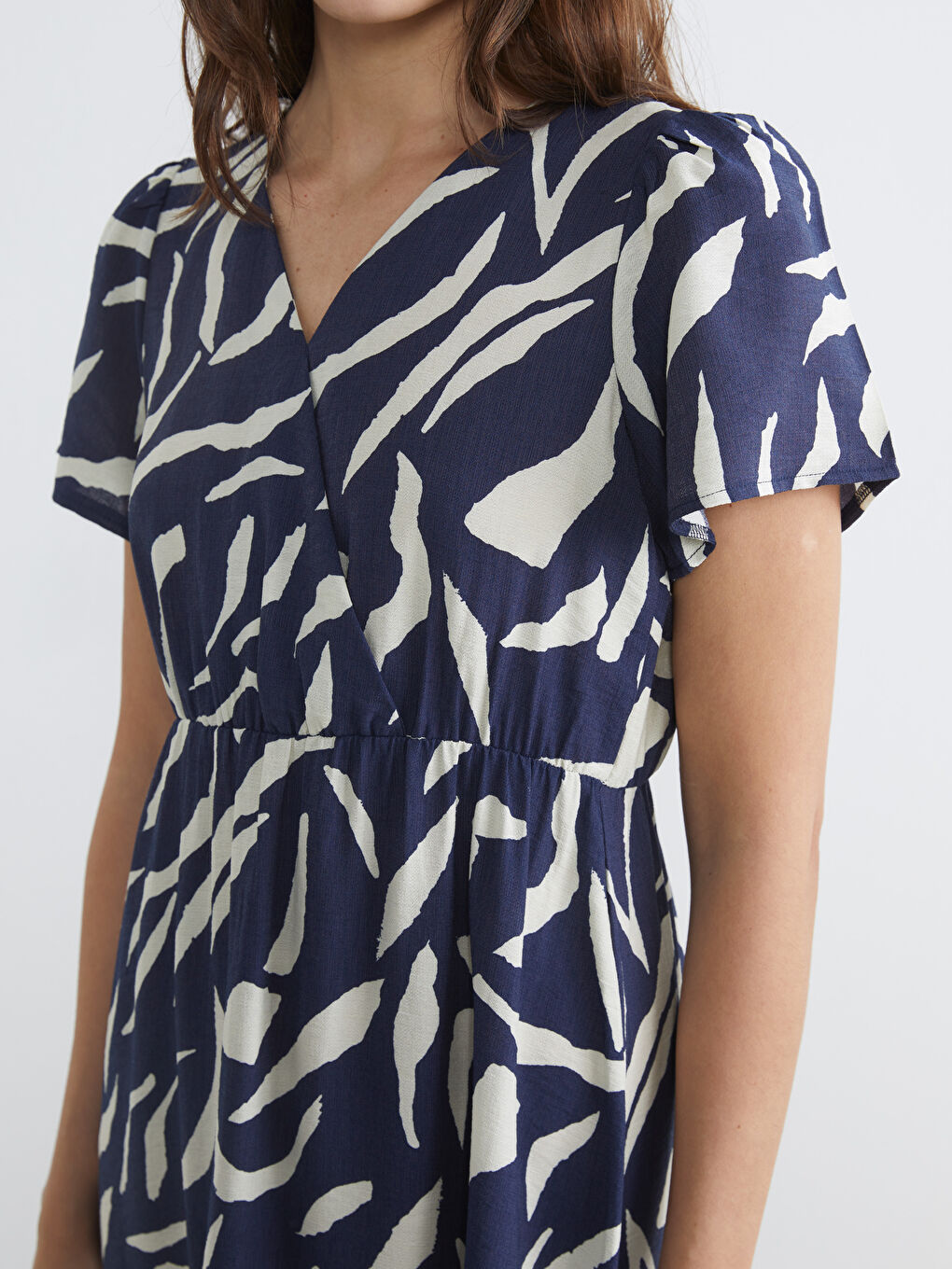 Lacivert Kruvaze Yaka Desenli Belden Oturtmalı Elbise-2