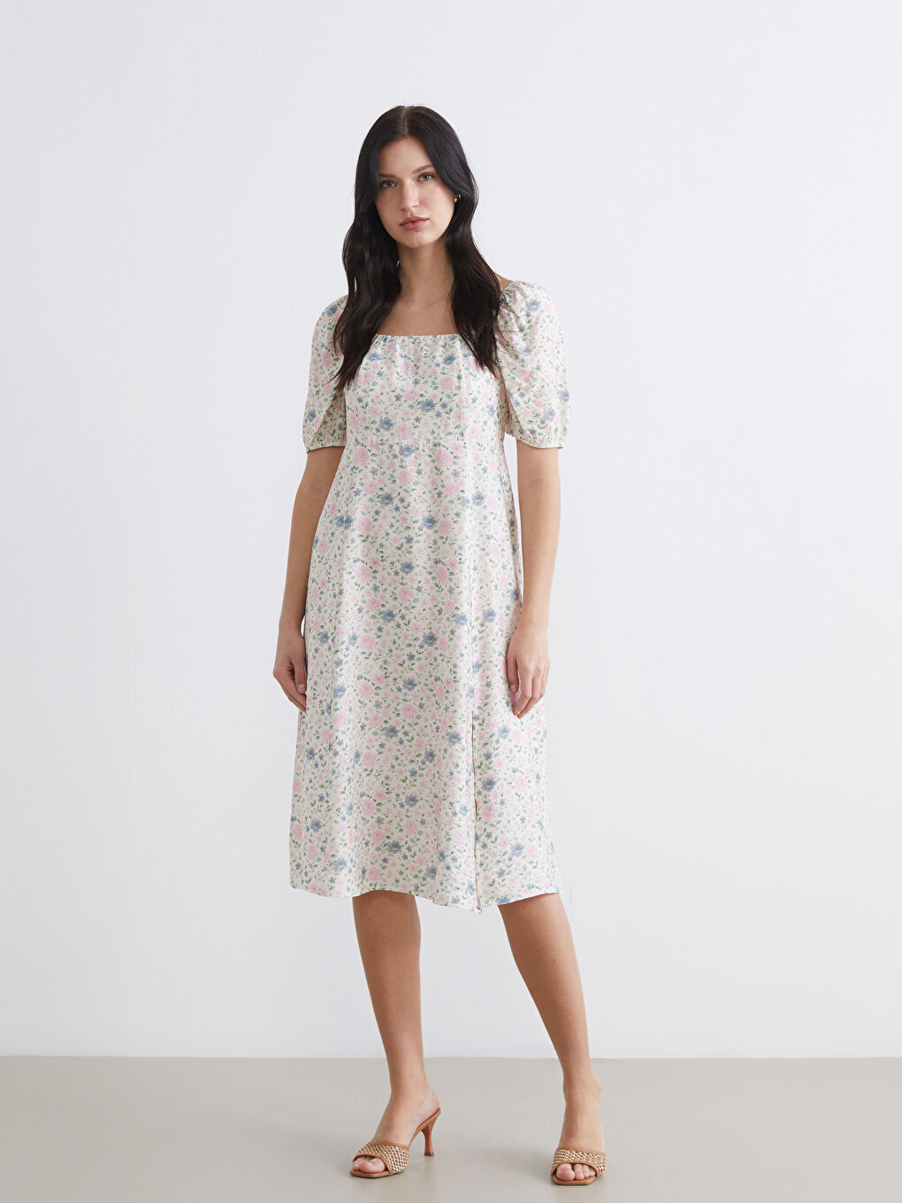 Ekru Kare Yaka Çiçekli Yırtmaçlı Elbise	-1