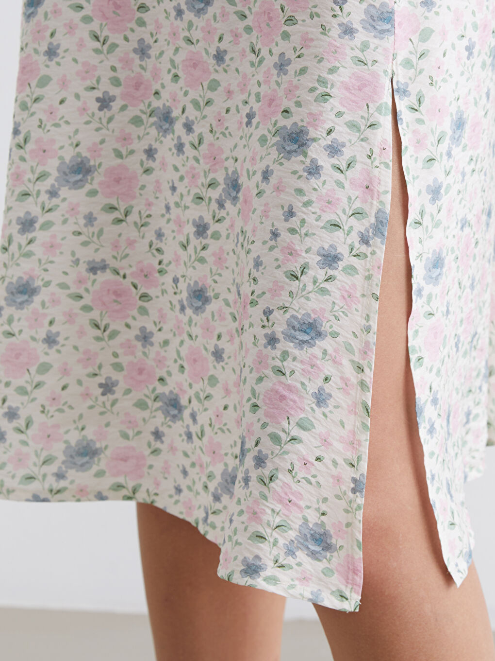 Ekru Kare Yaka Çiçekli Yırtmaçlı Elbise	-2