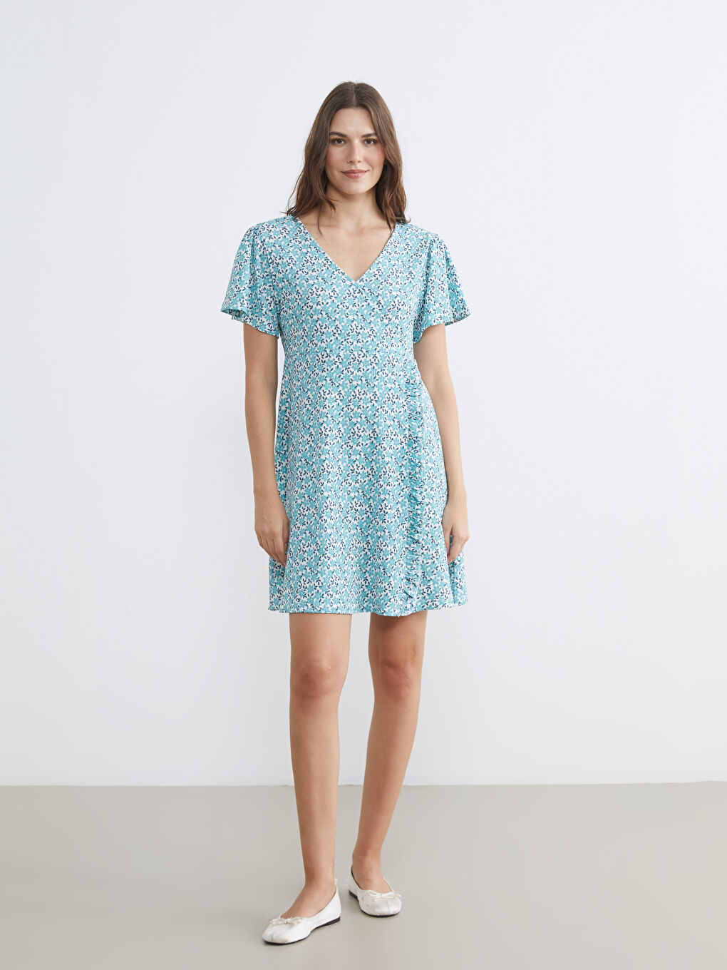 Mavi Kruvaze Yaka Çiçekli Belden Oturtmalı Mini Elbise