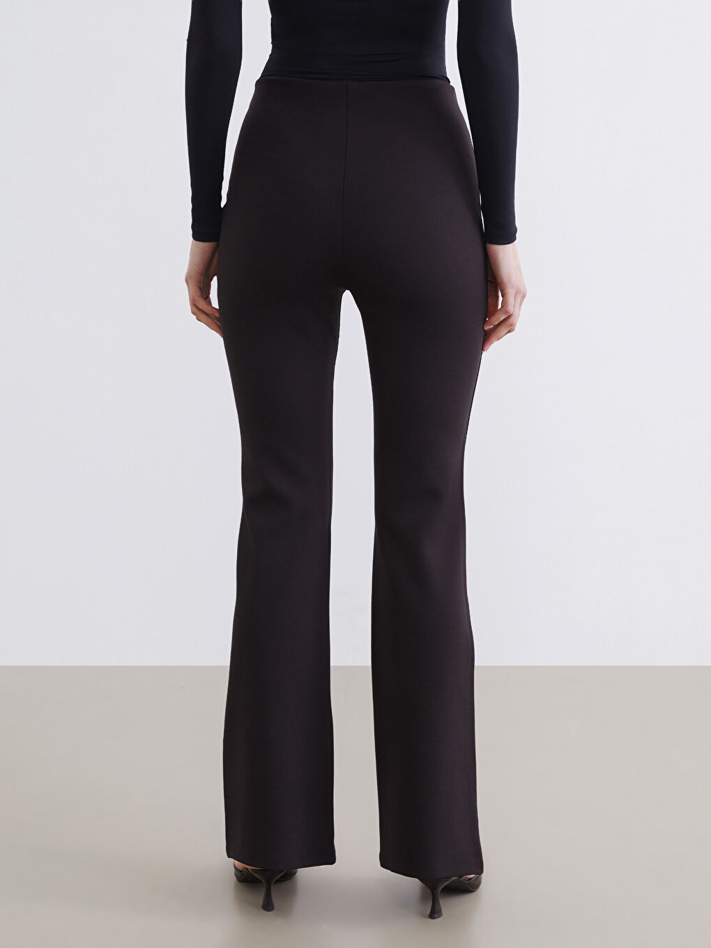 Kahverengi Dar Fit İspanyol Paça Kadın Pileli Pantolon-3