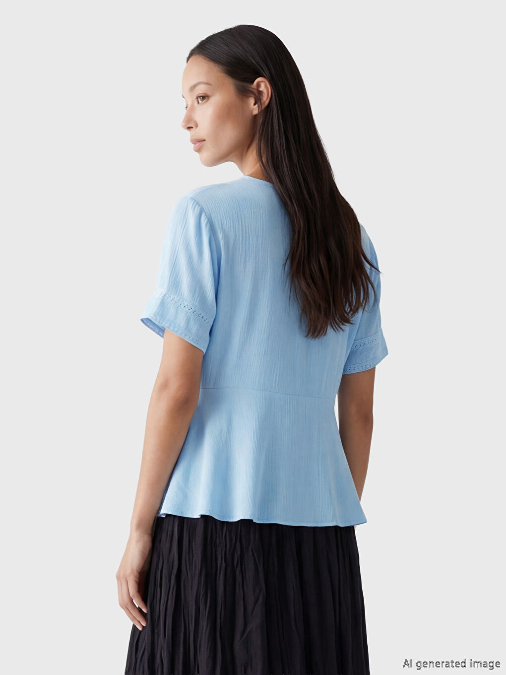 V Yaka Nakışlı Büzgülü Bluz-3