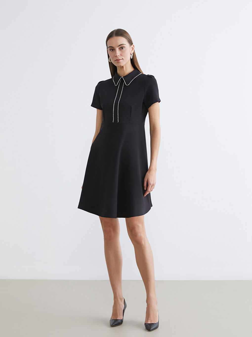 Siyah Bebe Yaka Taşlı A Kesim Mini Elbise-1