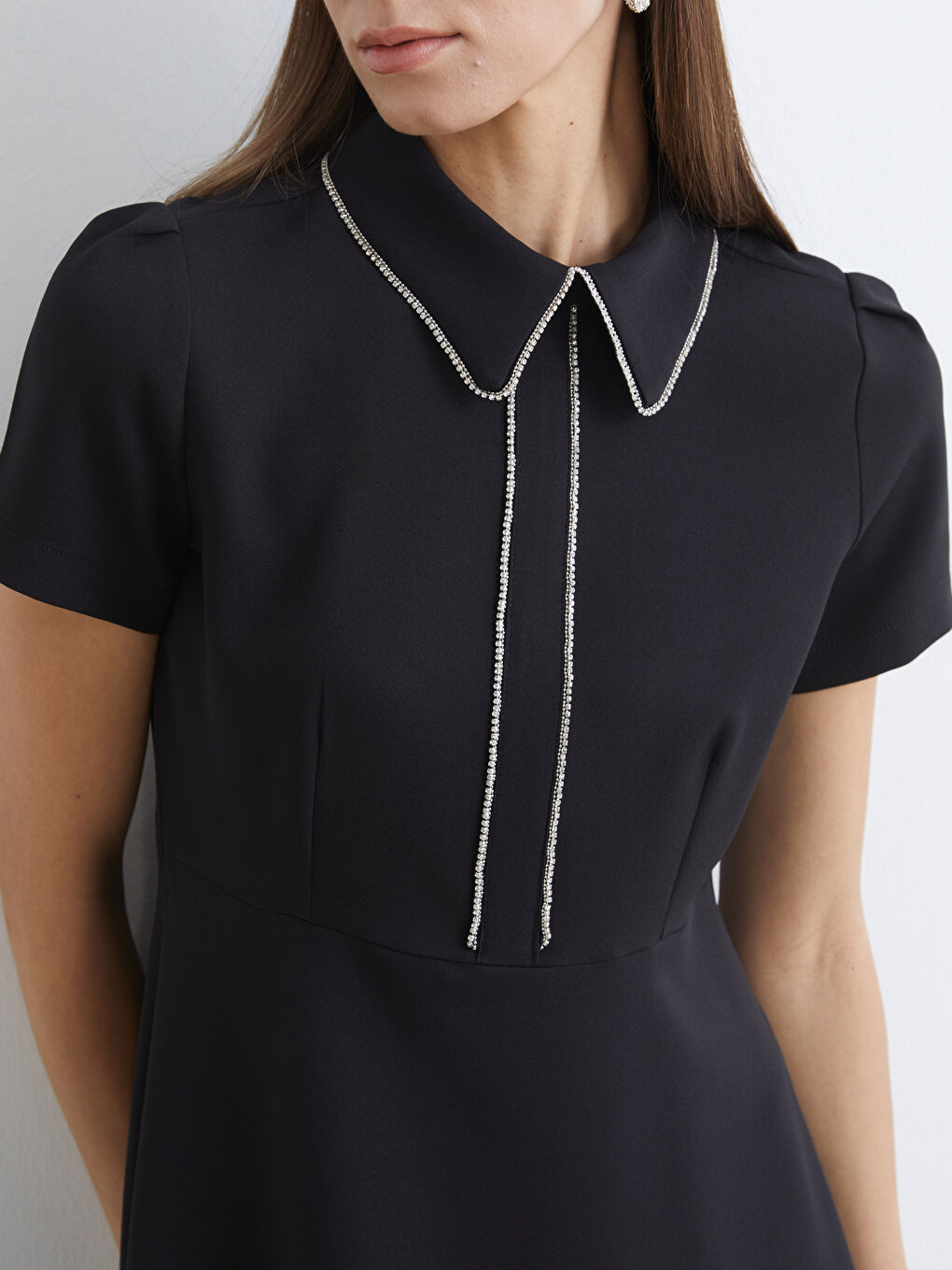 Siyah Bebe Yaka Taşlı A Kesim Mini Elbise-2