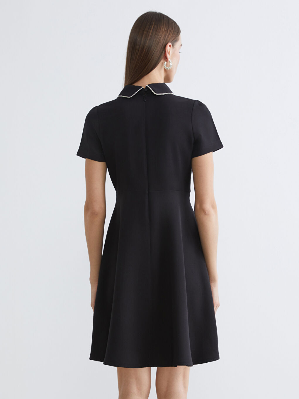 Siyah Bebe Yaka Taşlı A Kesim Mini Elbise-3