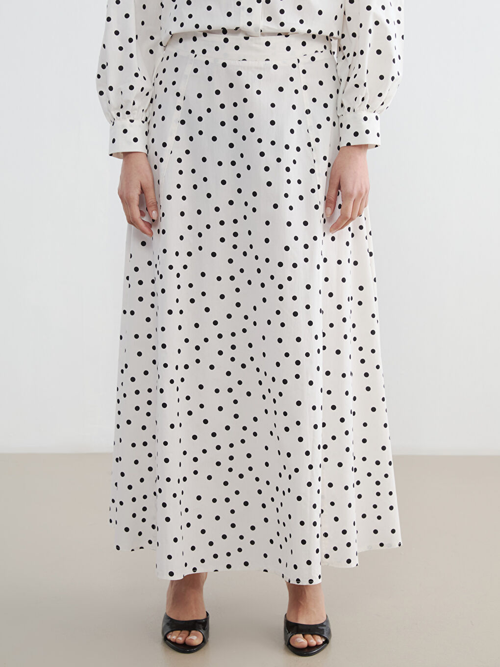 Ekru Beli Fermuarlı Puantiyeli Kloş Etek	-1