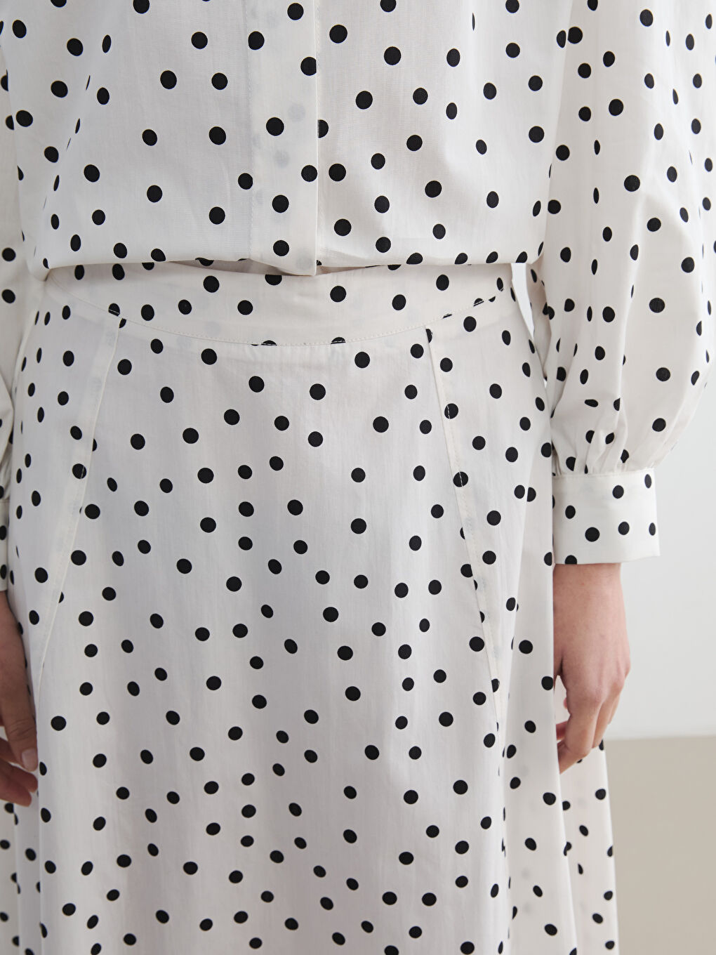 Ekru Beli Fermuarlı Puantiyeli Kloş Etek	-2