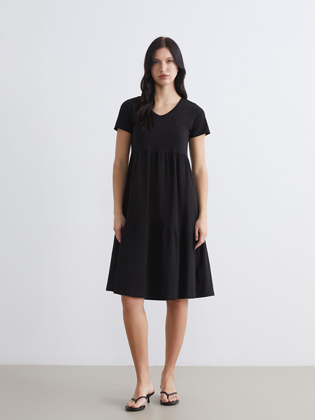 Siyah V Yaka Büzgülü Elbise-1