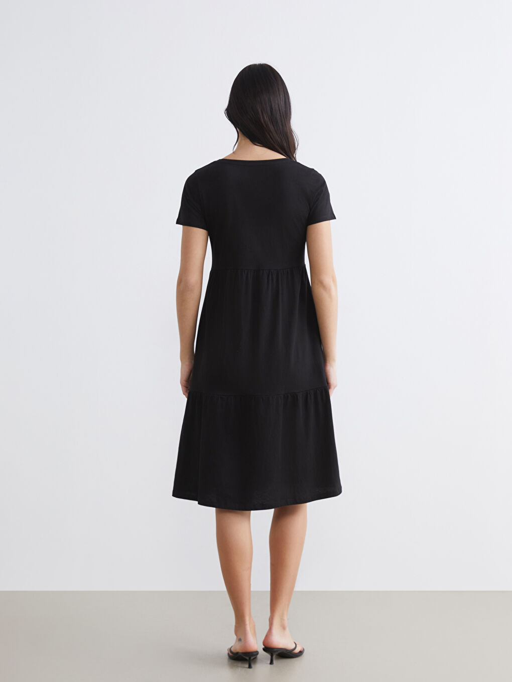 Siyah V Yaka Büzgülü Elbise-3