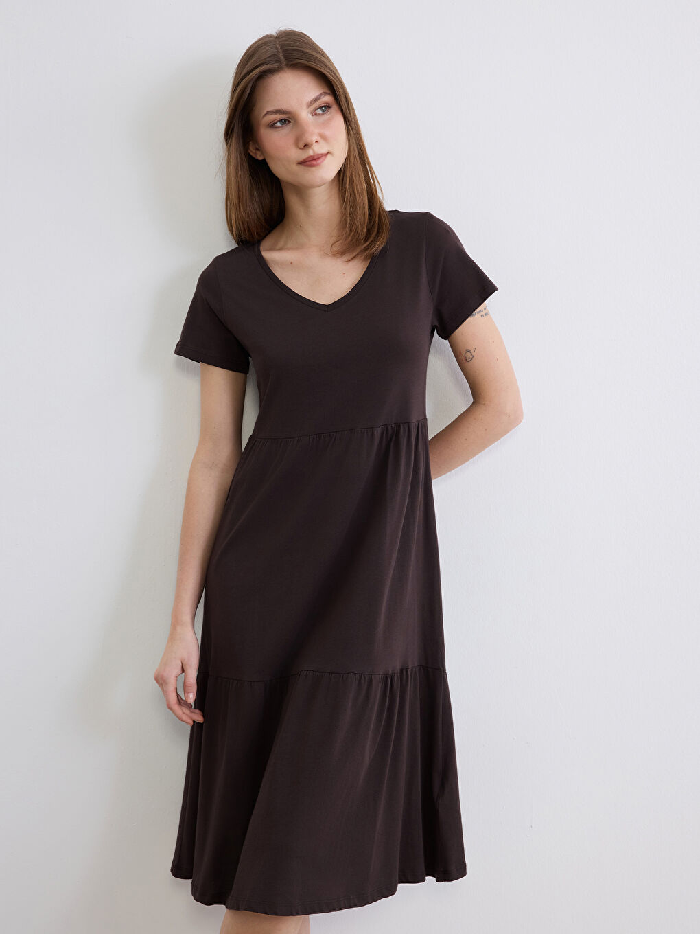 Kahverengi V Yaka Katkat Elbise