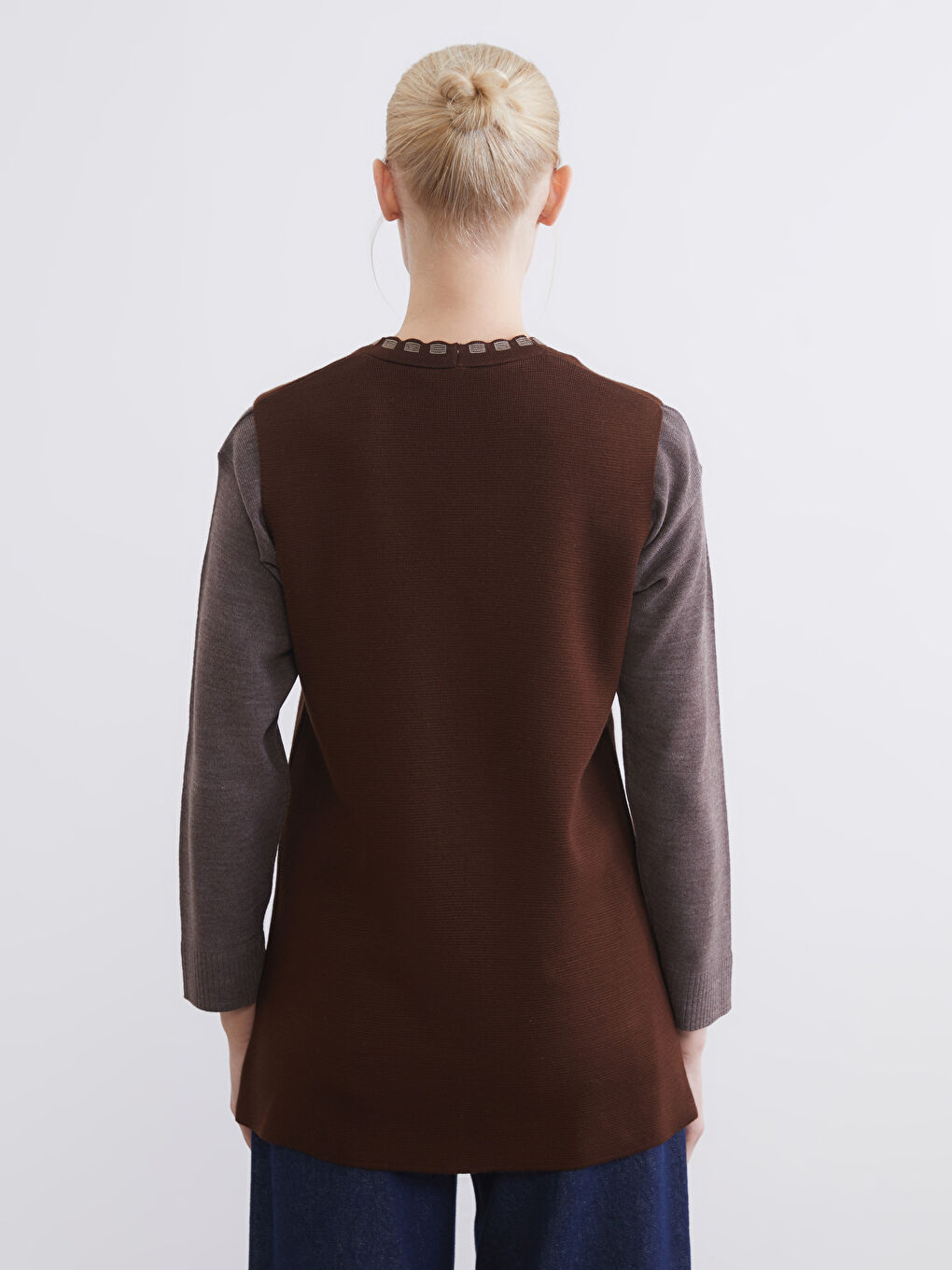 Kahverengi V Yaka Desenli Kadın Triko Yelek	-3