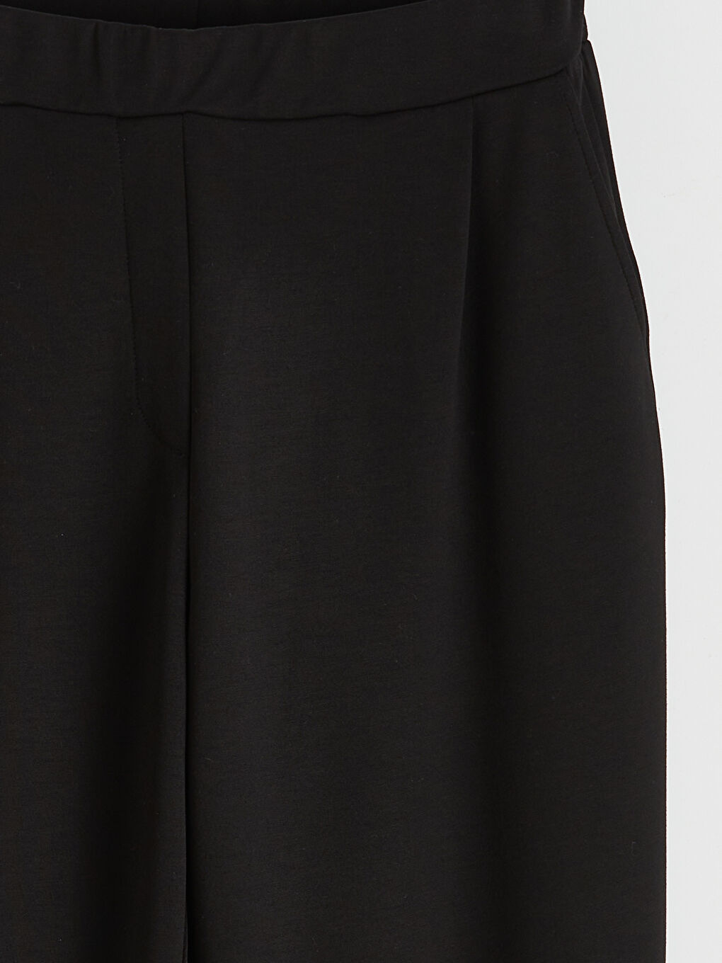 Siyah Beli Lastikli Pileli Kadın Eşofman Altı-1