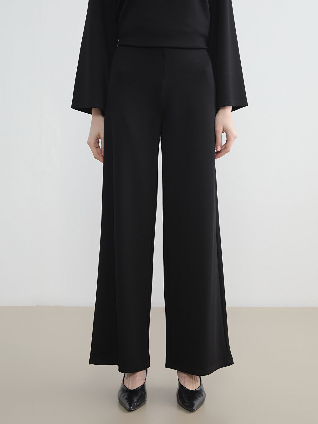 Siyah Beli Lastikli Geniş Paça Kadın Eşofman Altı-1