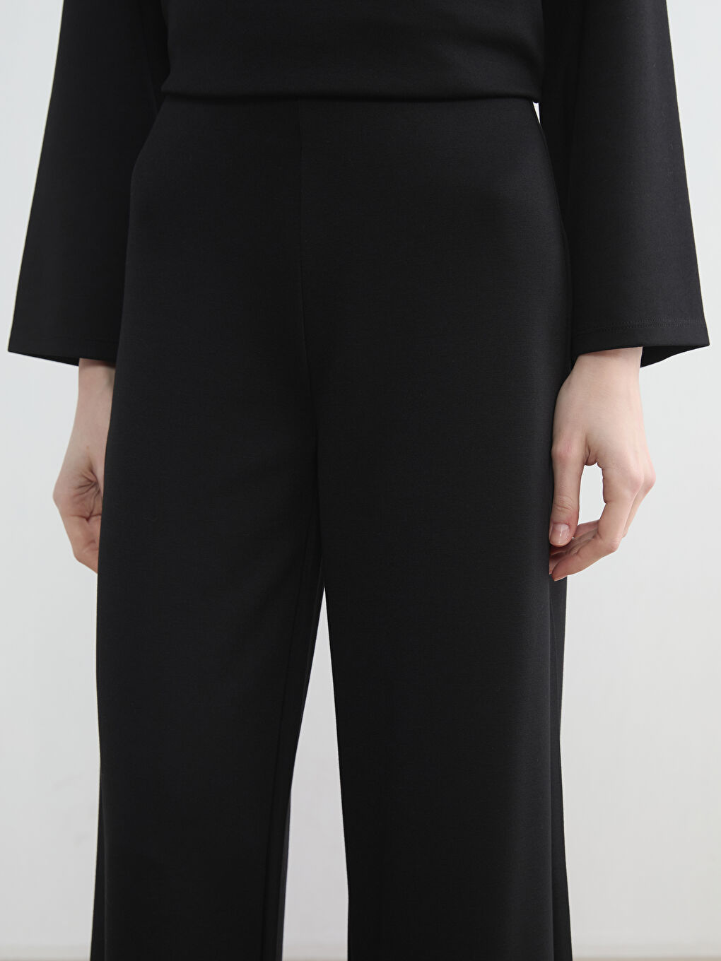 Siyah Beli Lastikli Geniş Paça Kadın Eşofman Altı-2