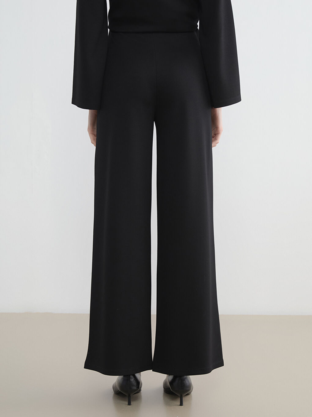 Siyah Beli Lastikli Geniş Paça Kadın Eşofman Altı-3