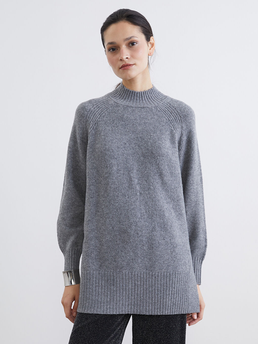 تونیک تریکۆی ئۆڤەرسایز یه‌خه‌ی نیوەگەردەنبەند بۆ ژنان