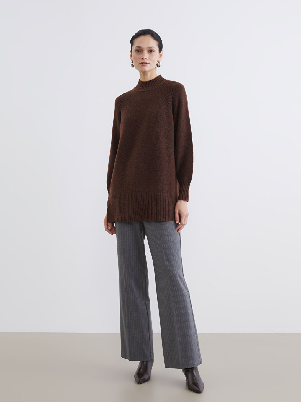 تونيك تريكو نسائي واسع الحجم برقبة شبه عالية-1