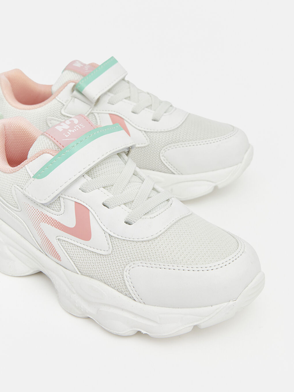 Beyaz Bağcık ve Cırt Cırtlı Kız Çocuk Spor Ayakkabı-2