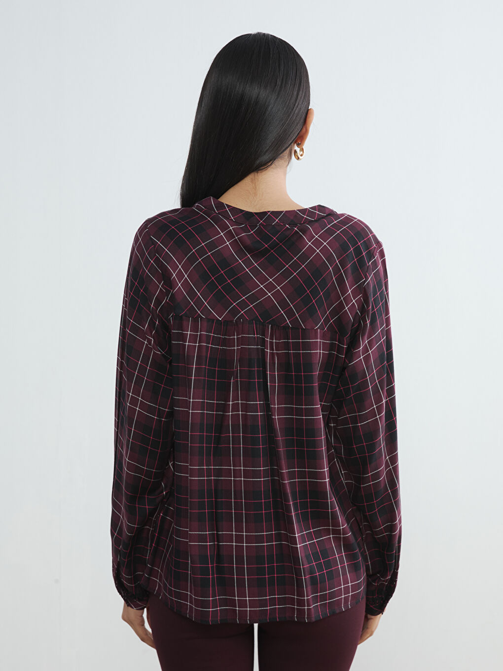 Асимметричная клетчатая оверсайз блузка-4