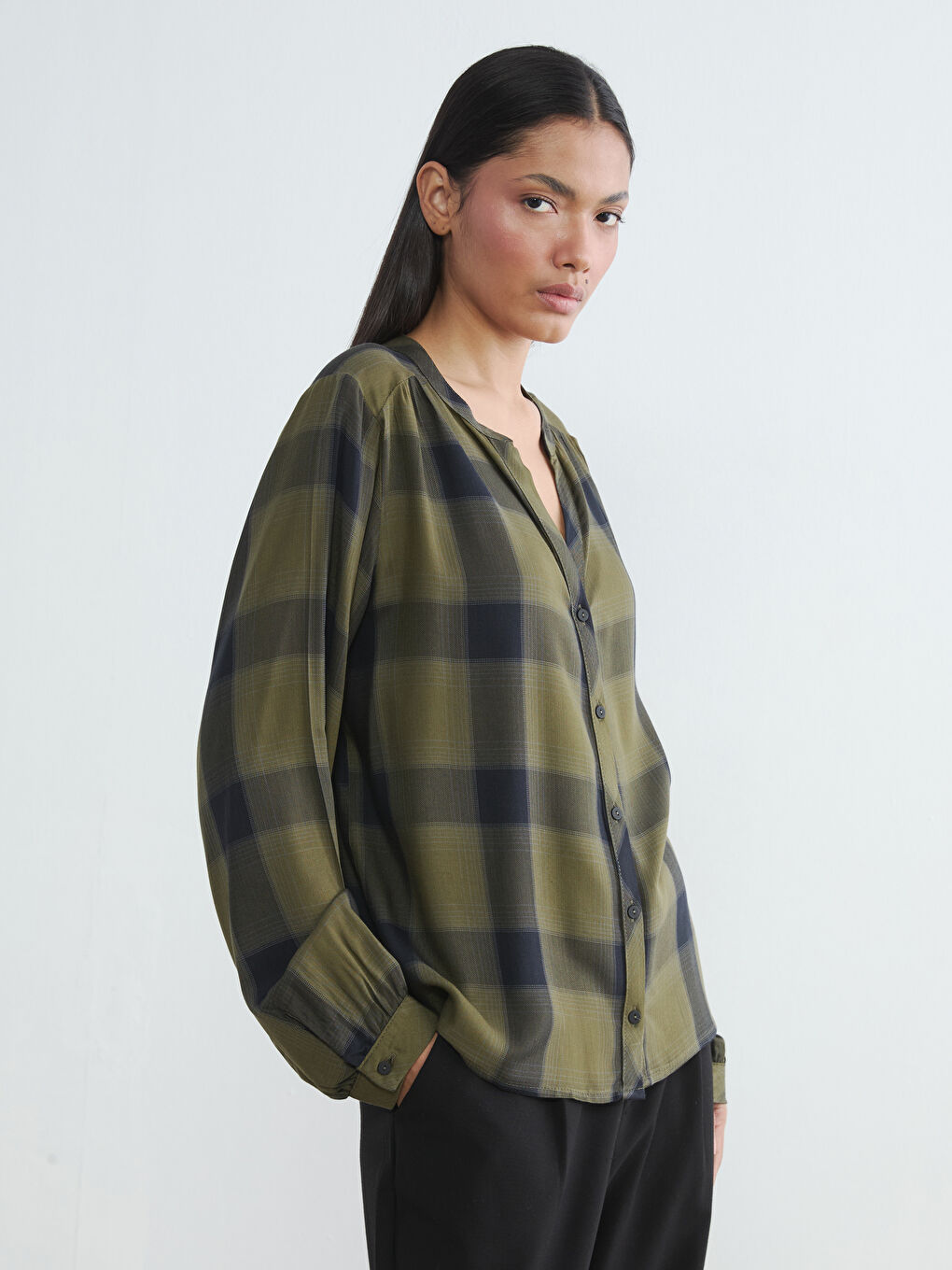 Haki Kaçık Yaka Ekose Oversize Bluz