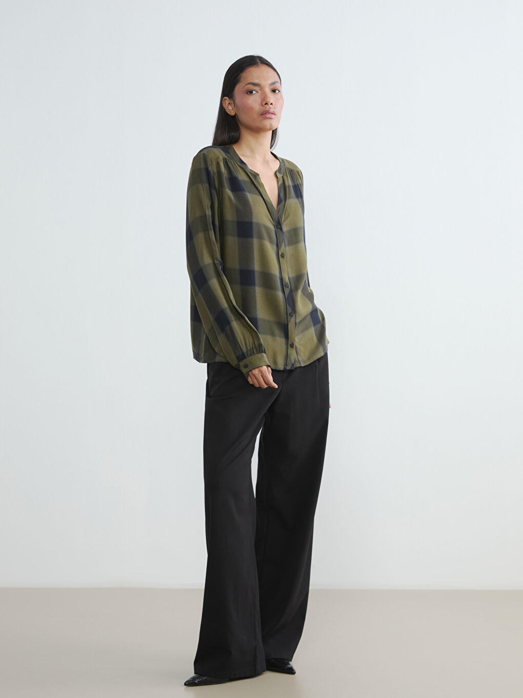 Haki Kaçık Yaka Ekose Oversize Bluz-2