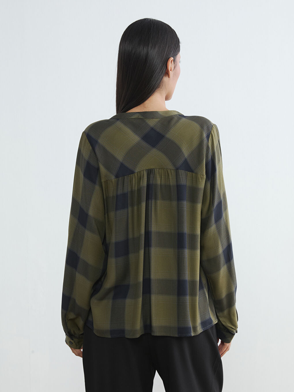 Haki Kaçık Yaka Ekose Oversize Bluz-4