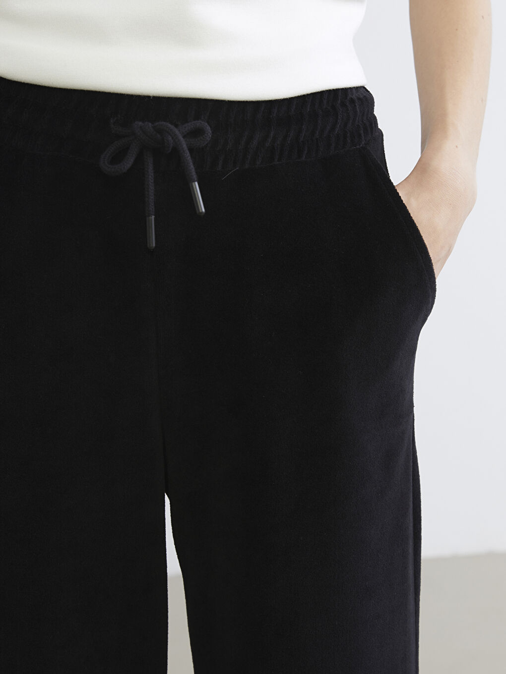 Siyah Beli Lastikli Kadife Kadın Eşofman Altı-2