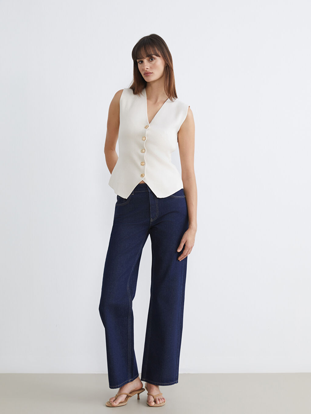 Ekru V Yaka Kadın Triko Yelek-1