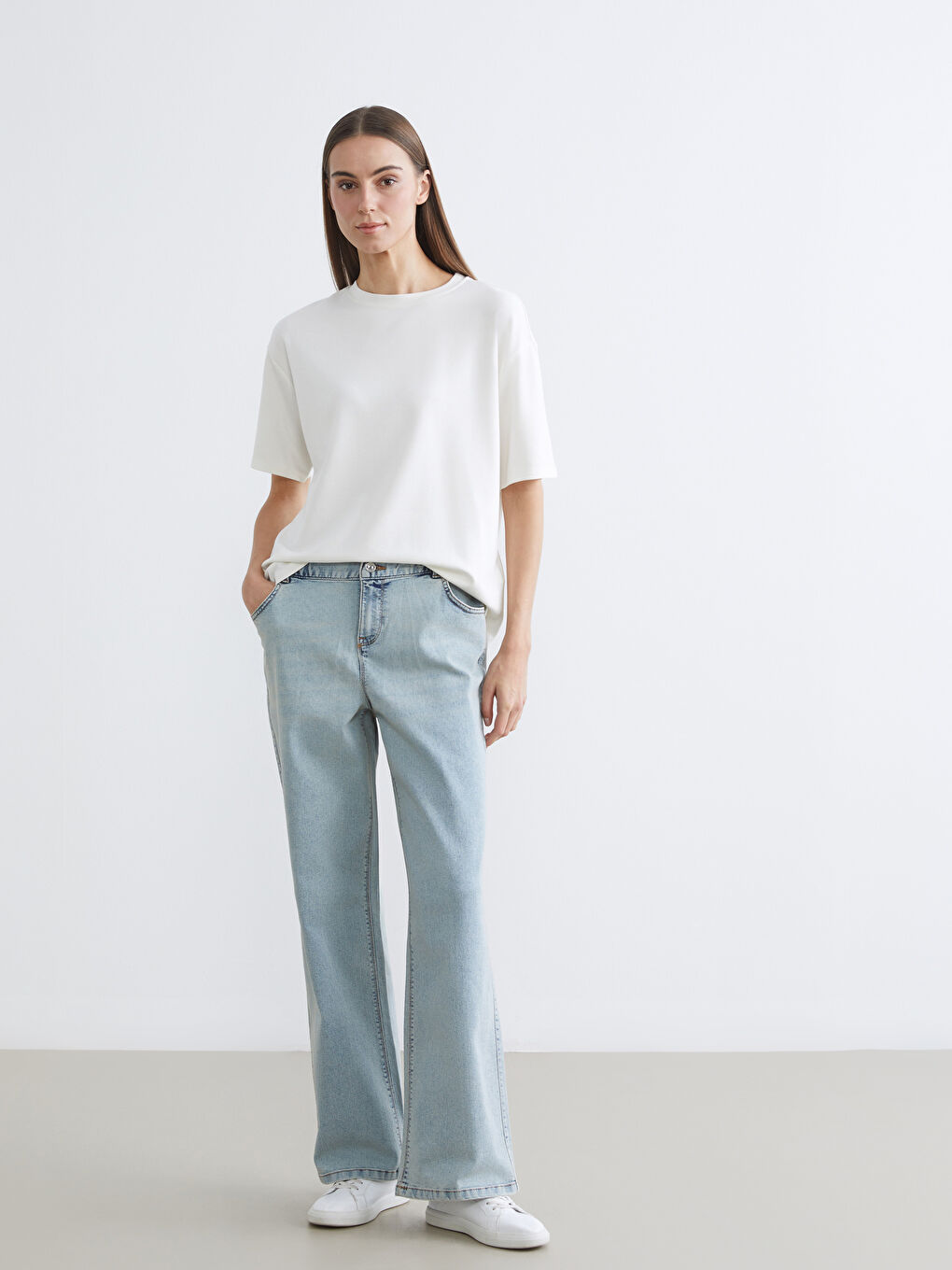 Ženske farmerke sa elastičnim strukom širokih nogavica