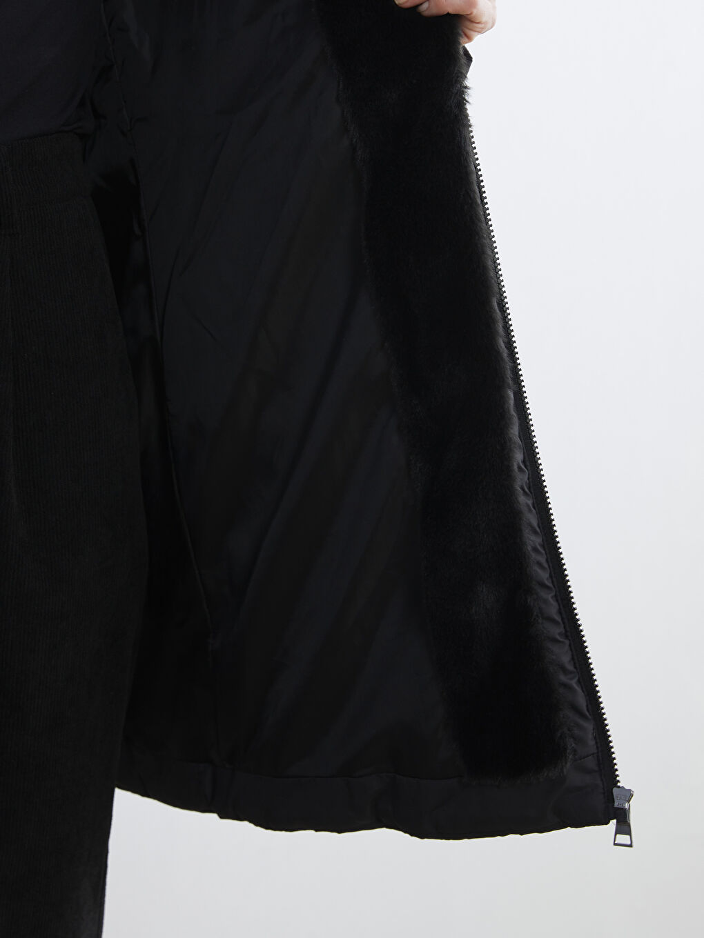 Siyah Kürk Kapüşonlu Kapitone Kadın Şişme Mont-5