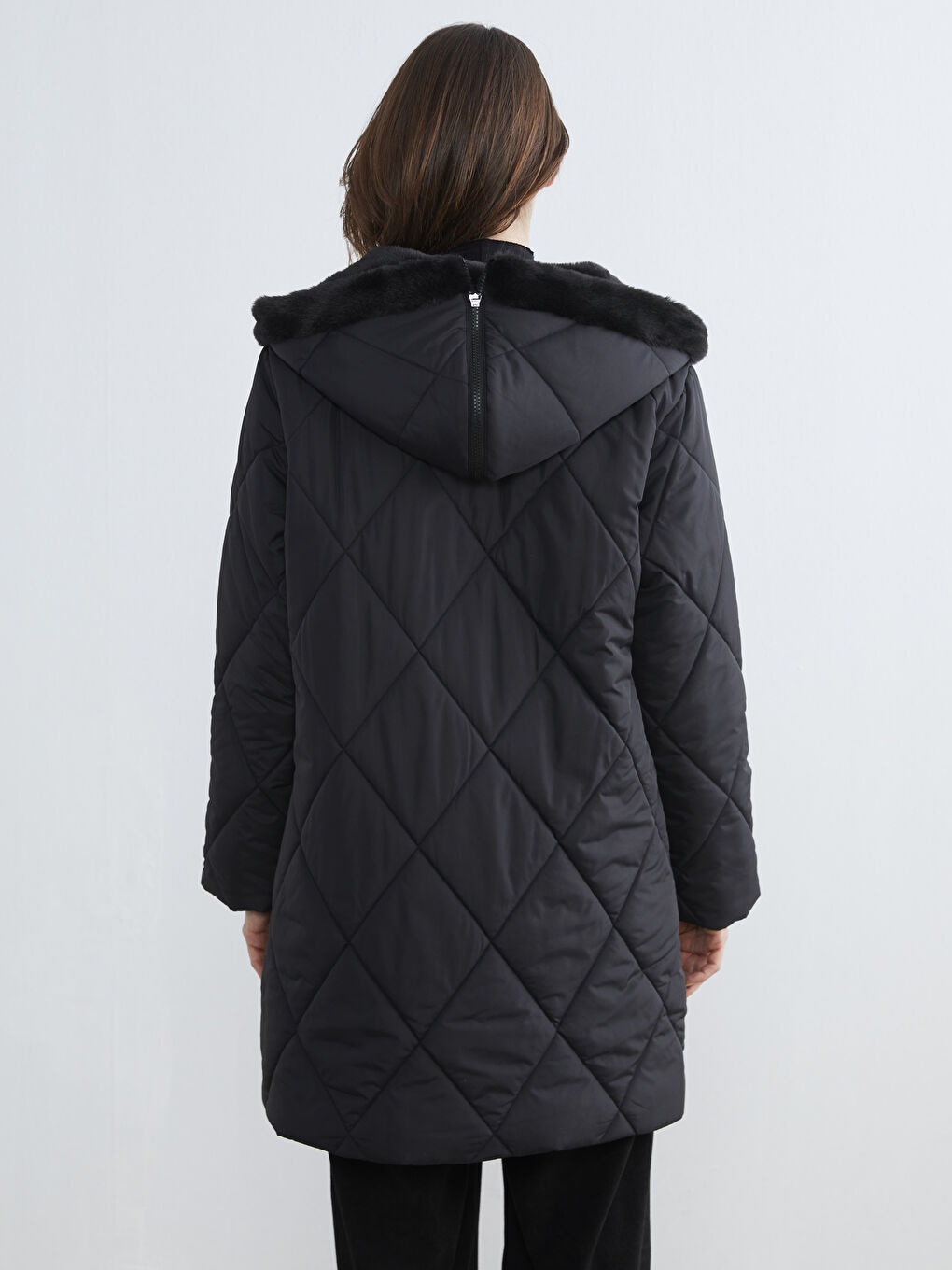 Siyah Kürk Kapüşonlu Kapitone Kadın Şişme Mont-6