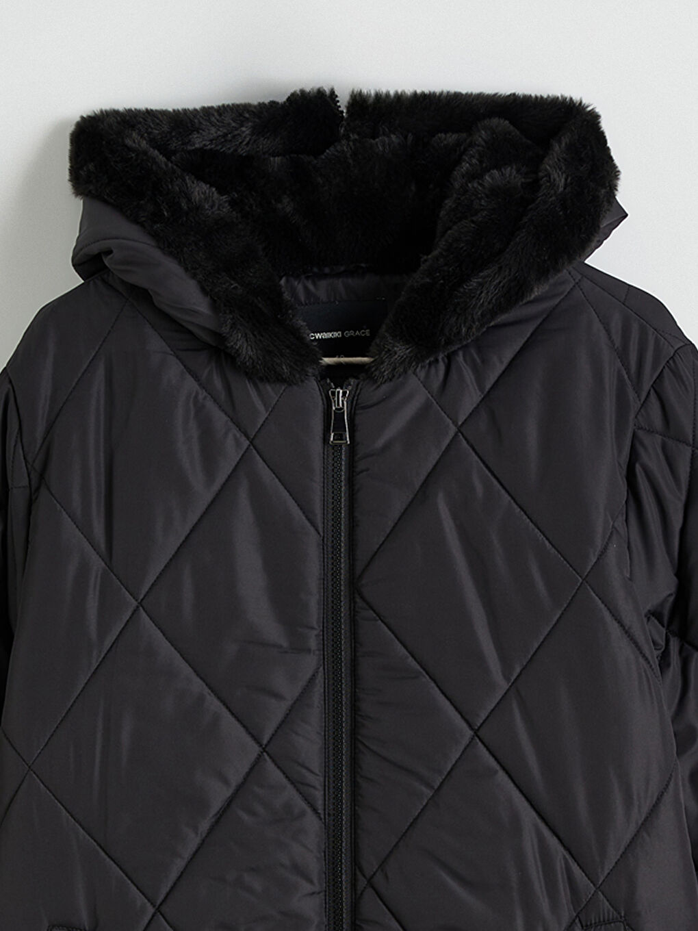 Siyah Kürk Kapüşonlu Kapitone Kadın Şişme Mont-8