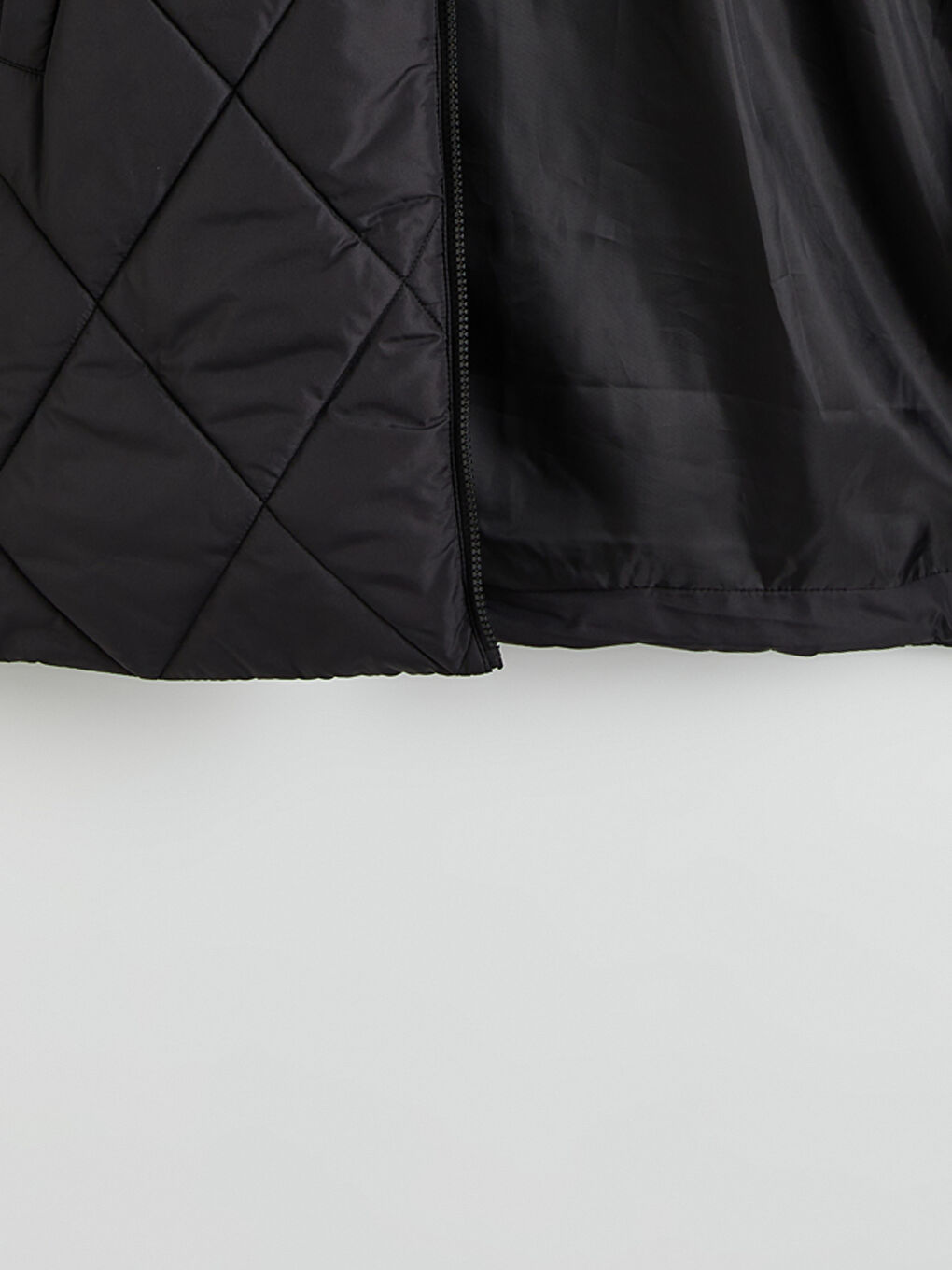 Siyah Kürk Kapüşonlu Kapitone Kadın Şişme Mont-9