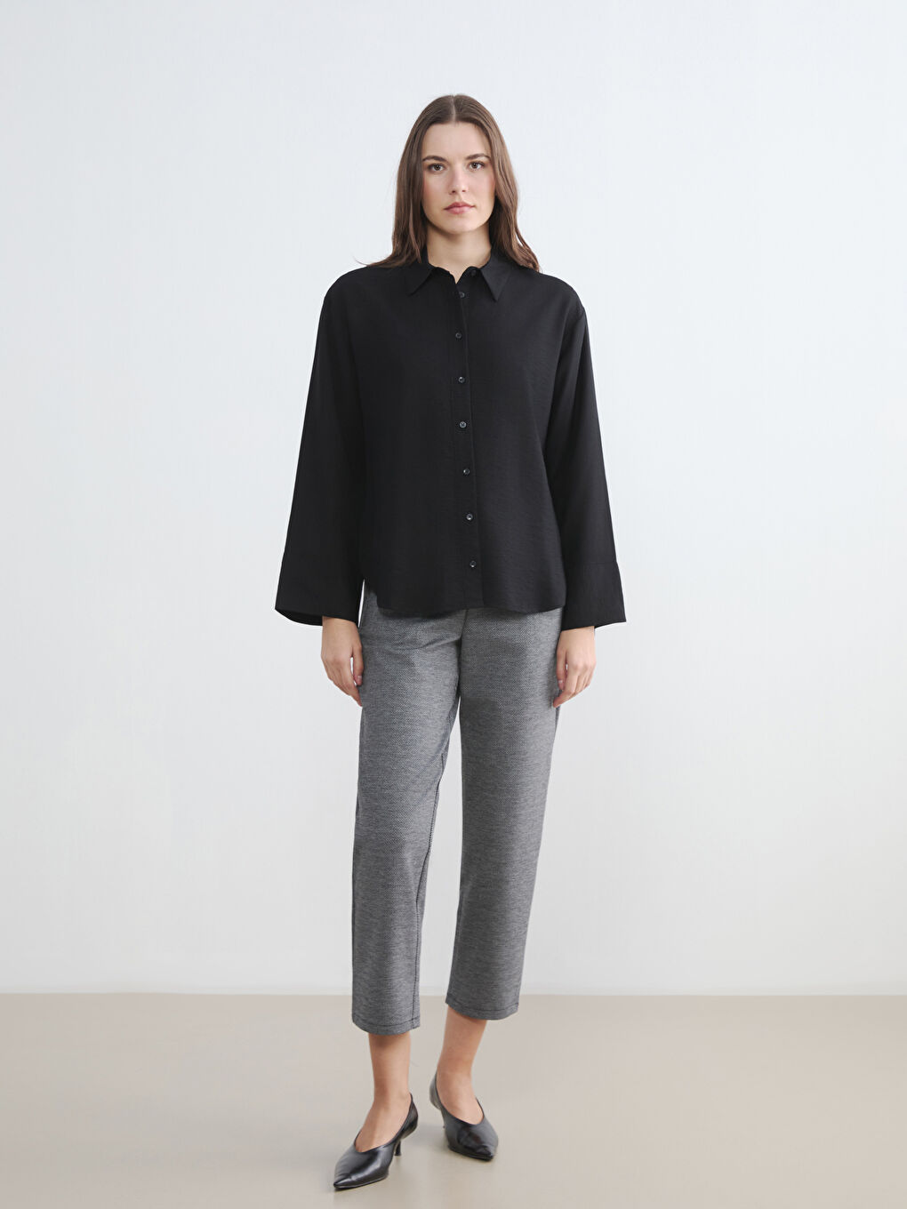 Siyah Bağlama Detaylı Kadın Gömlek-1