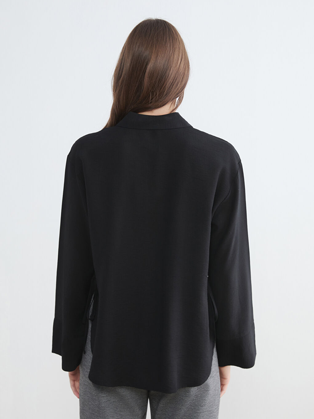 Siyah Bağlama Detaylı Kadın Gömlek-3