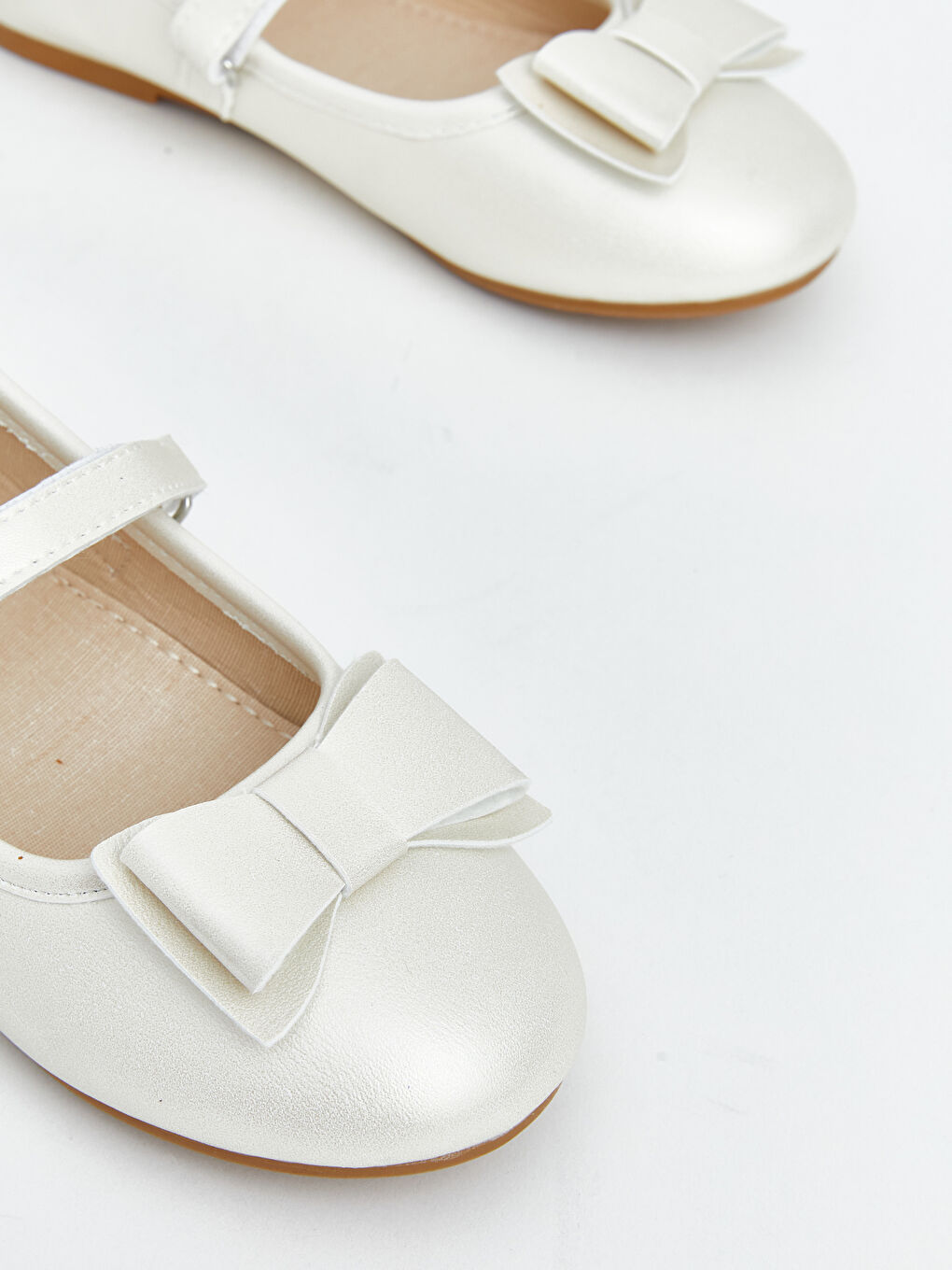 Bej Deri Görünümlü Kız Çocuk Babet-2