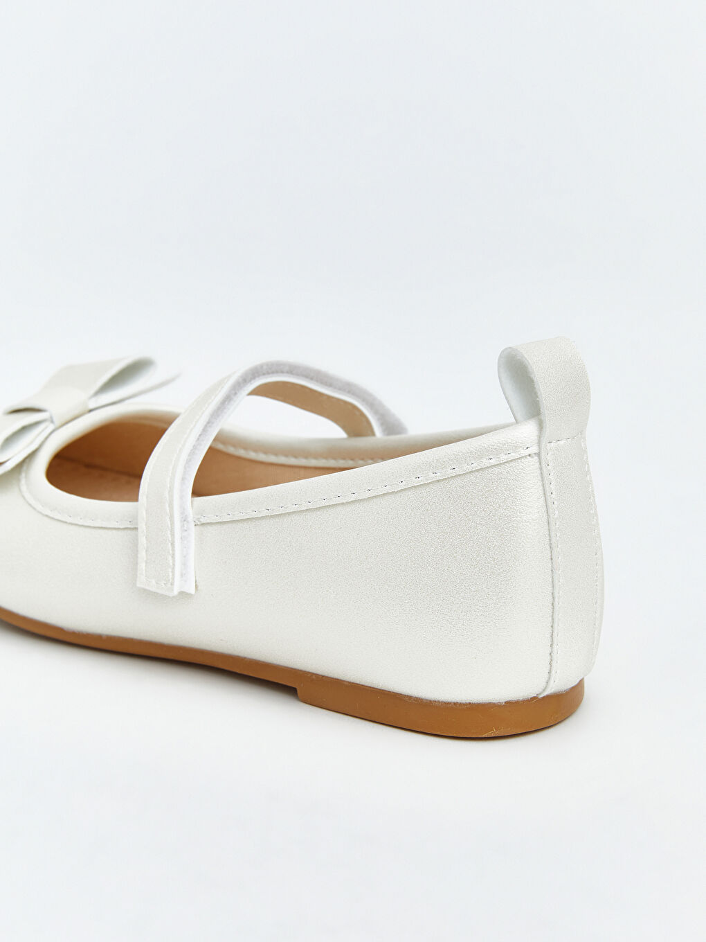 Bej Deri Görünümlü Kız Çocuk Babet-4