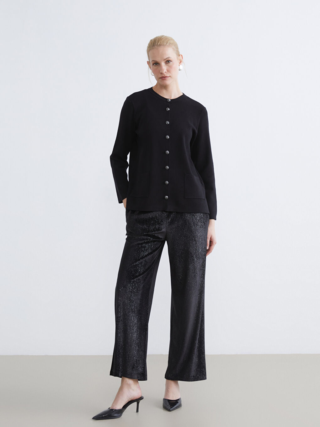 Siyah Bisiklet Yaka Kadın Triko Hırka-1