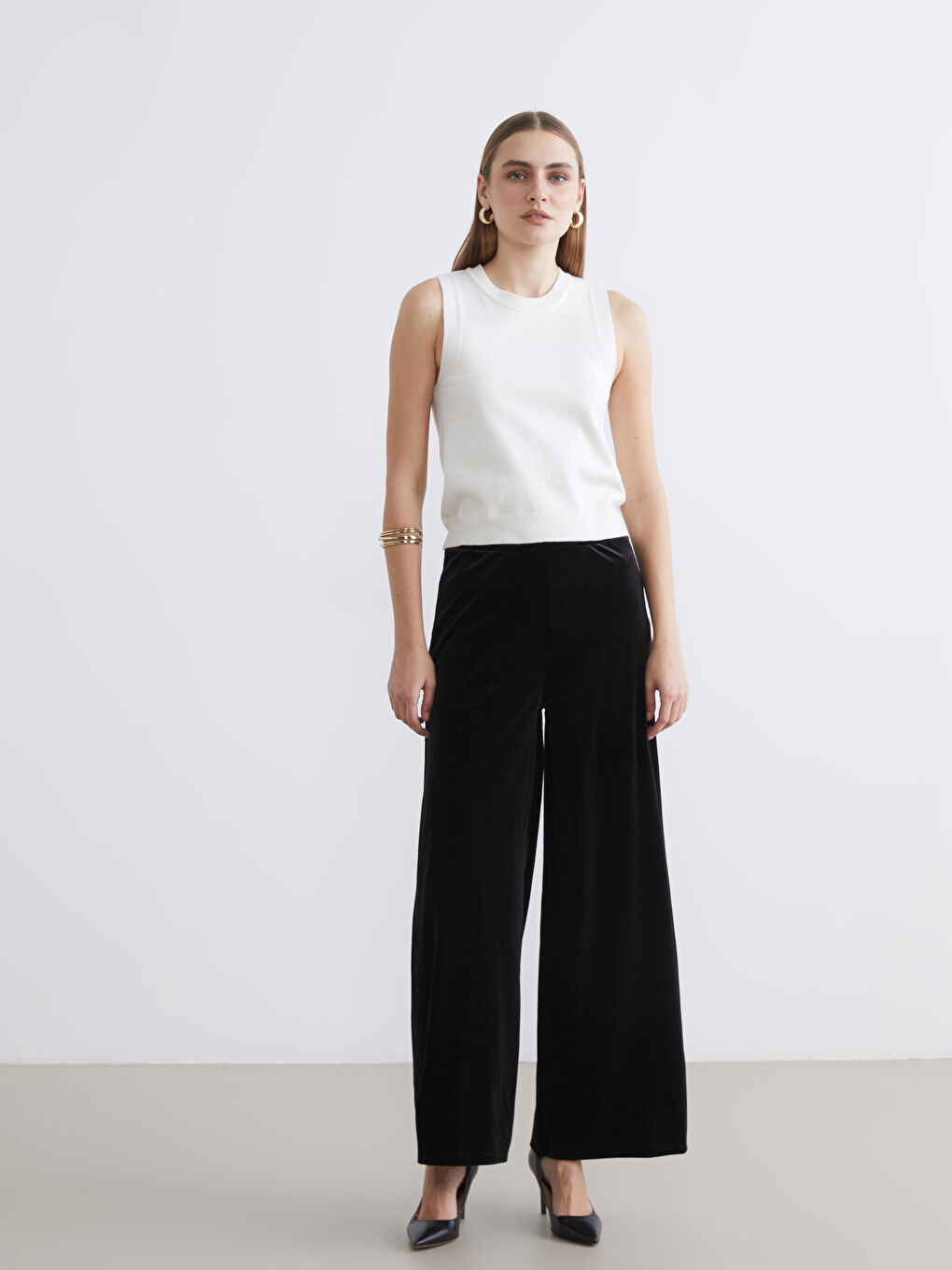 Siyah Beli Lastikli Geniş Paça Kadın Kadife Pantolon	