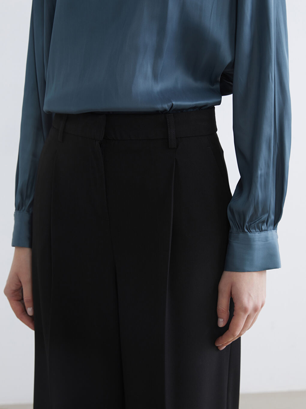 High-Waisted Wide-Leg Trousers-2