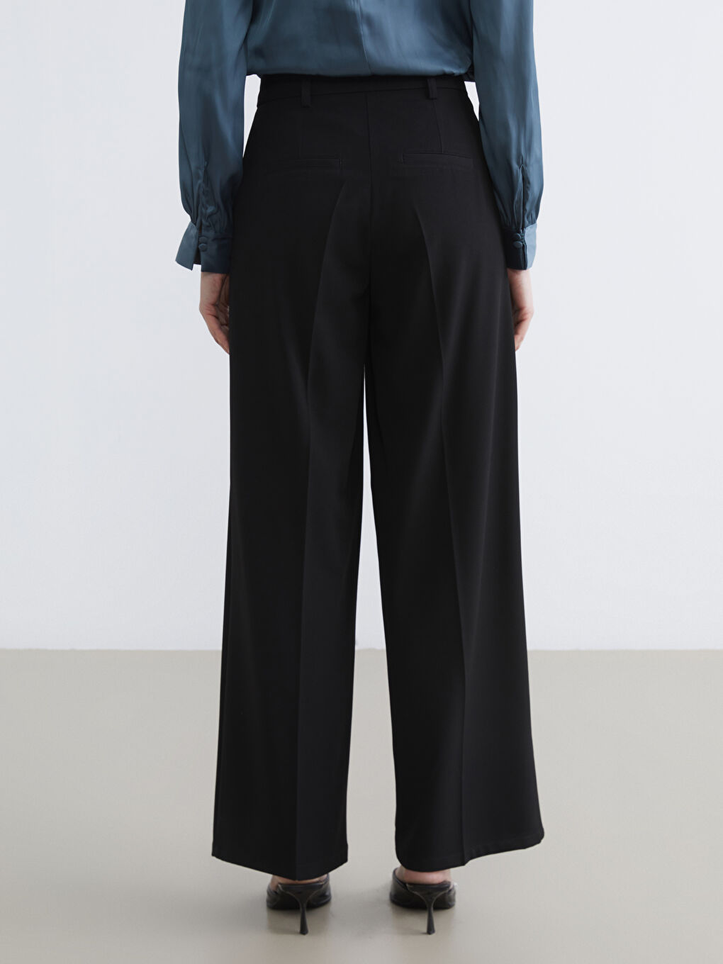 High-Waisted Wide-Leg Trousers-3