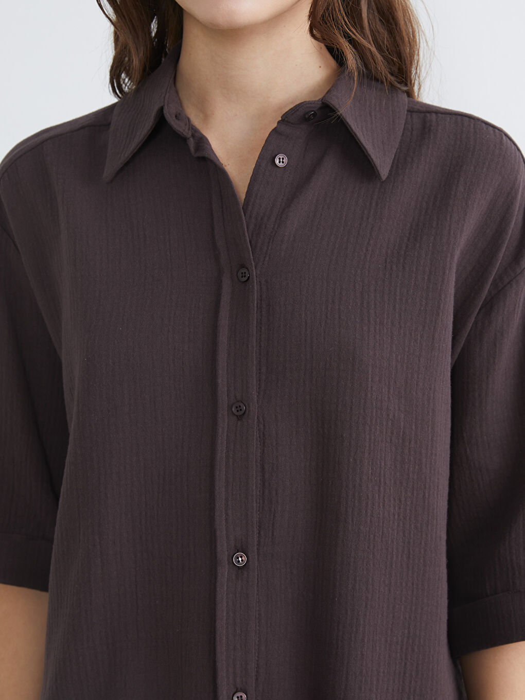 Kahverengi Dokulu Oversize Müslin Kadın Gömlek-2