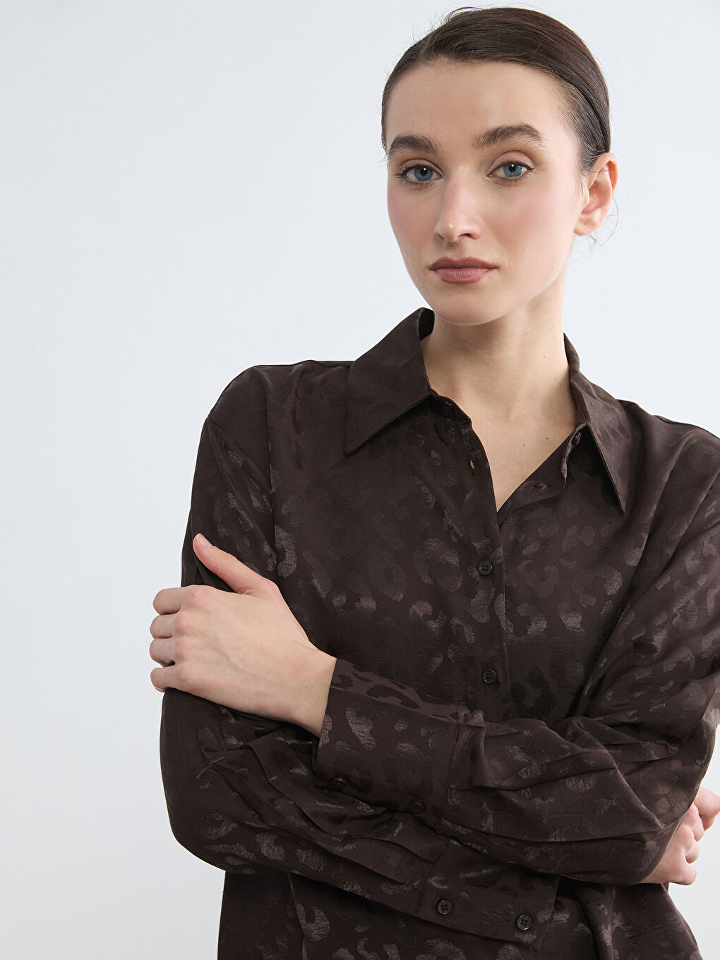 Kahverengi Desenli Saten Kadın Gömlek Tunik