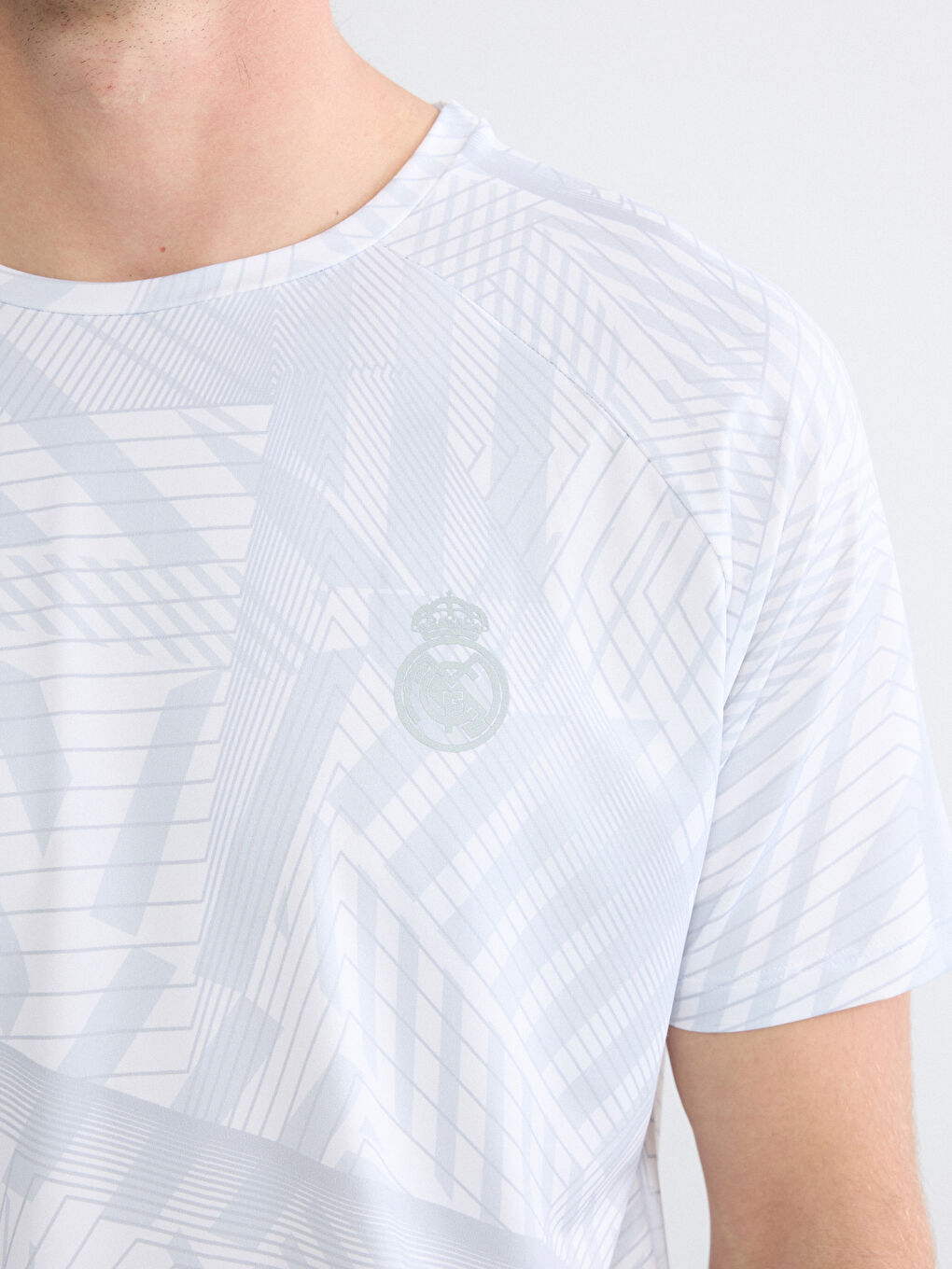 Gri Bisiklet Yaka Real Madrid Baskılı Erkek Tişört-2