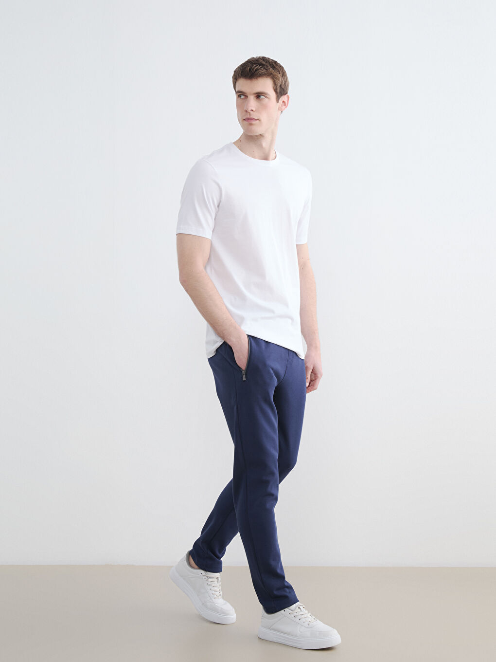 تي شيرت رجالي بياقة دائرية-1