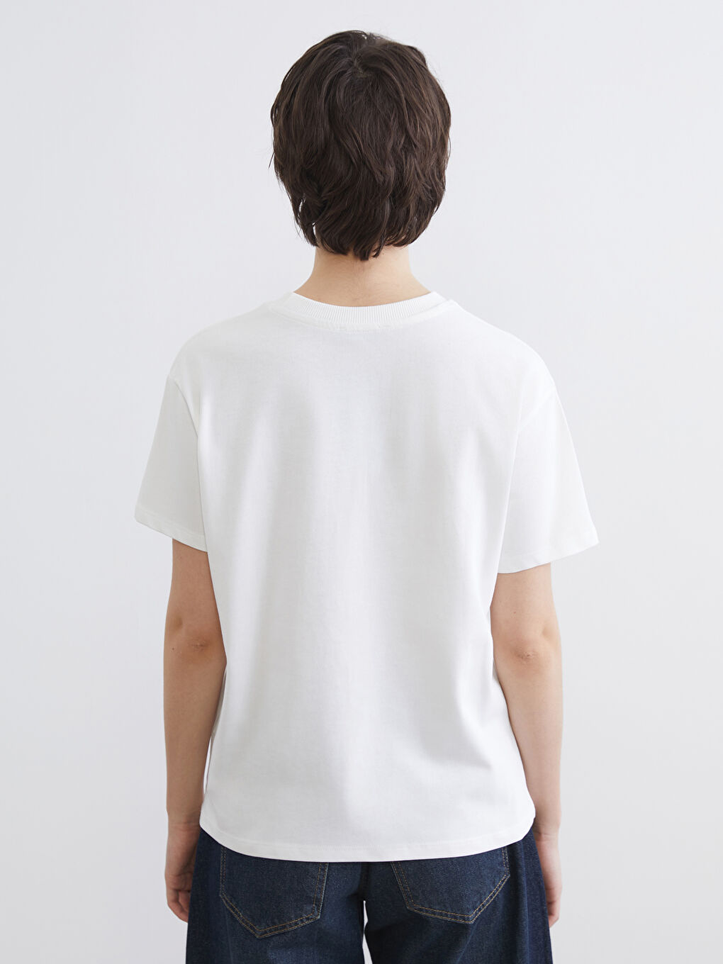 Ekru Bisiklet Yaka Baskılı Kadın Tişört-3